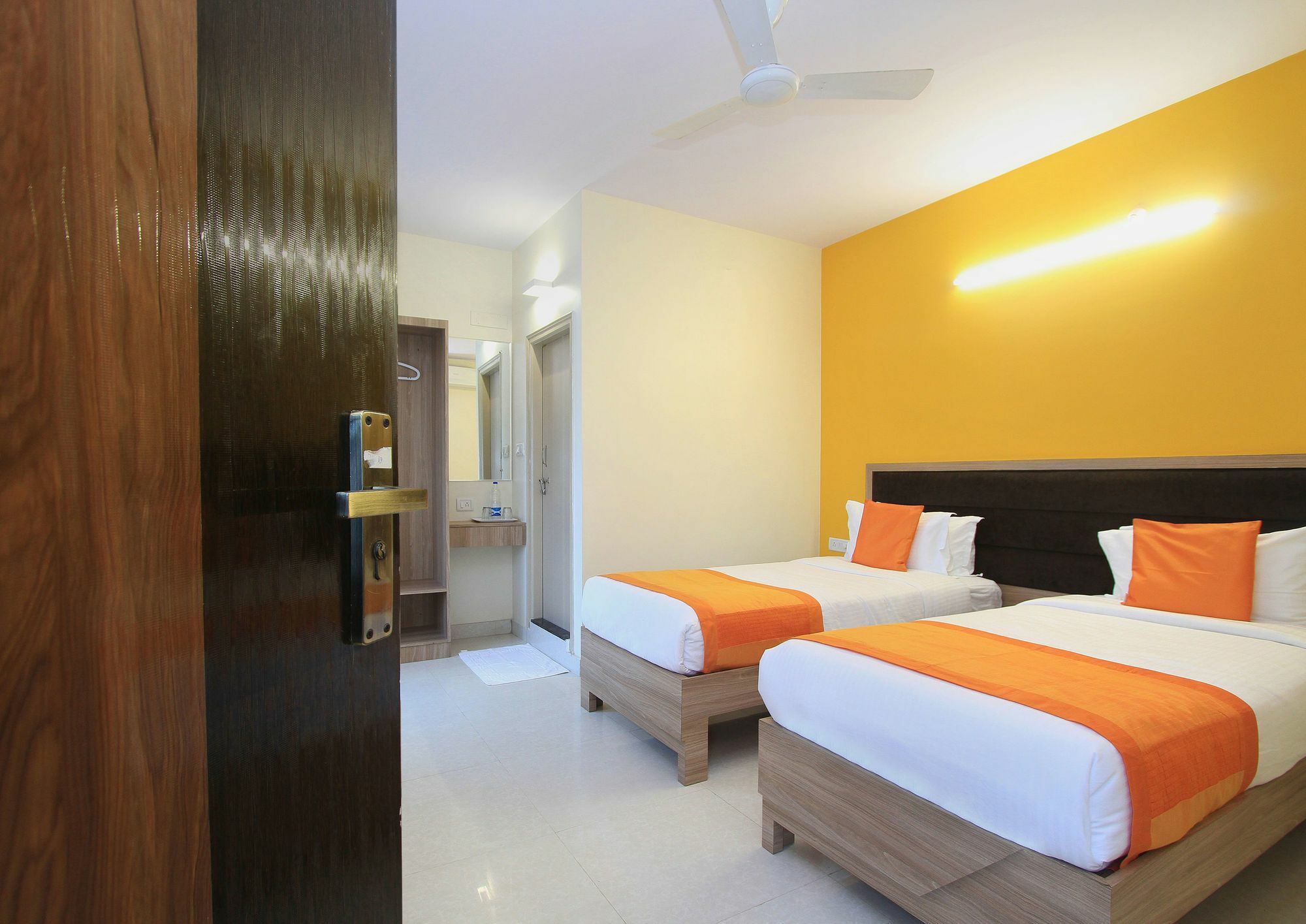 Hotel O Golden Inn Near Cubbon Park Бенґалуру Екстер'єр фото